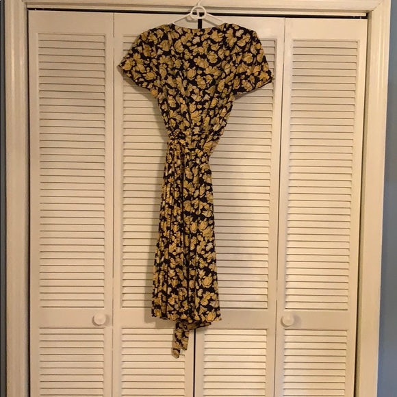 Banana Republic Pleated Floral Wrap Dress - Picture 4 of 4